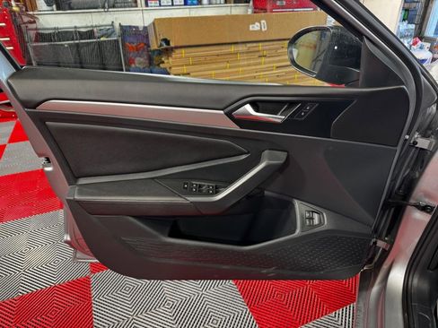 Used 2023 Volkswagen Jetta Sport image 15