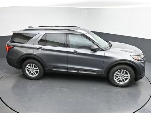 Used 2025 Ford Explorer Active image 25