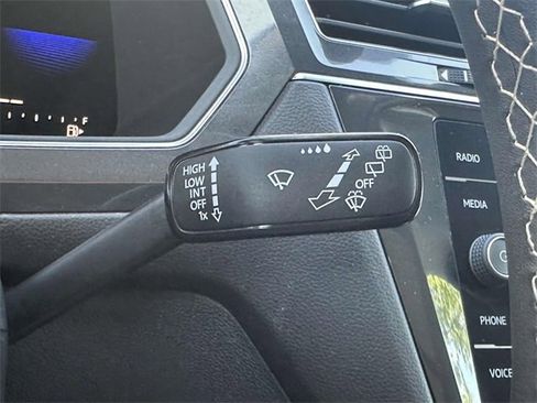 Certified 2022 Volkswagen Tiguan SE w/ Panoramic Sunroof Package image 15