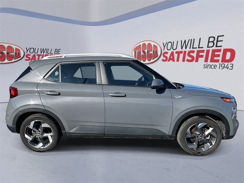 Used 2023 Hyundai Venue SEL image 2