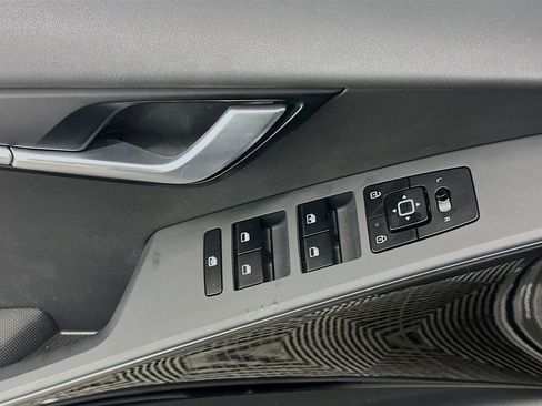 Used 2024 Kia Niro EX w/ EX Cold Weather Package image 15