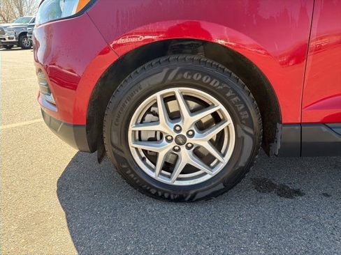 Used 2024 Ford Edge SEL image 11