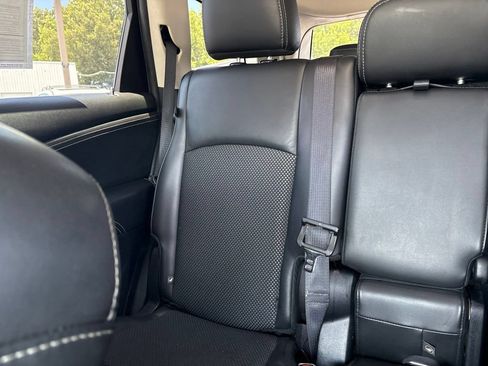 Used 2015 Dodge Journey Crossroad w/ Flexible Seating Group FWD image 11