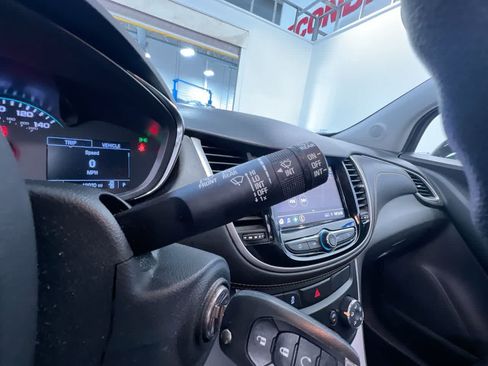 Used 2021 Chevrolet Trax LT FWD image 19