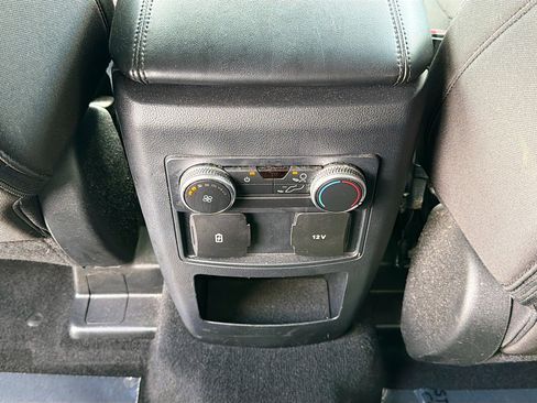 Used 2021 Ford Explorer XLT RWD image 19
