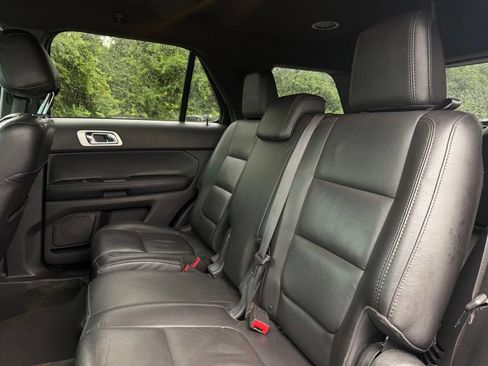 Used 2014 Ford Explorer XLT w/ Equipment Group 202A AWD/4WD image 6