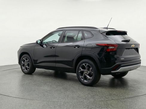 Used 2025 Chevrolet Trax LT image 6