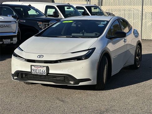 Used 2025 Toyota Prius LE image 8