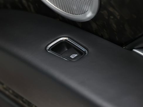 Used 2018 Aston Martin DB11 Coupe image 57