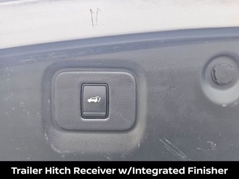 Used 2017 Nissan Pathfinder SL w/ Trailer Tow Package image 12