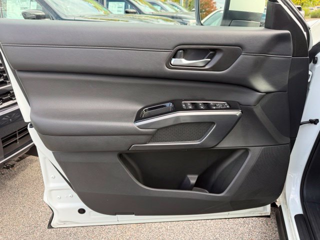 Certified 2024 Nissan Pathfinder SL AWD/4WD image 9