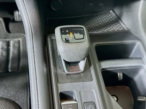 Used 2024 Nissan Pathfinder S image 23