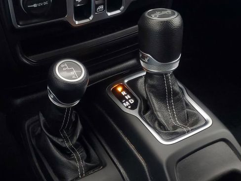 Used 2020 Jeep Wrangler Unlimited Sahara image 24