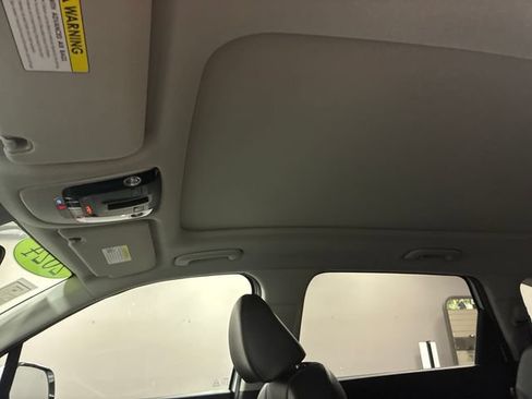 Used 2024 Kia Sorento S w/ Panoramic Sunroof Package FWD image 22