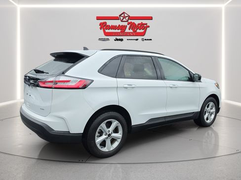 Used 2023 Ford Edge SE AWD/4WD image 5