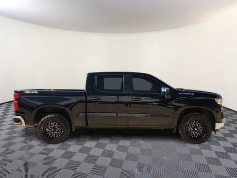 Used 2024 Chevrolet Silverado 1500 LT AWD/4WD image 5