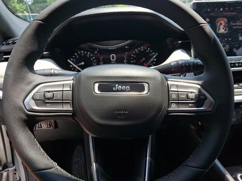 Used 2025 Jeep Compass Limited AWD/4WD image 25