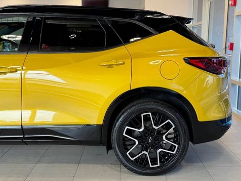 Used 2023 Chevrolet Blazer RS w/ Driver Confidence II Package AWD/4WD image 9