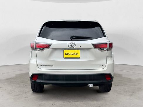 Used 2015 Toyota Highlander LE FWD image 6