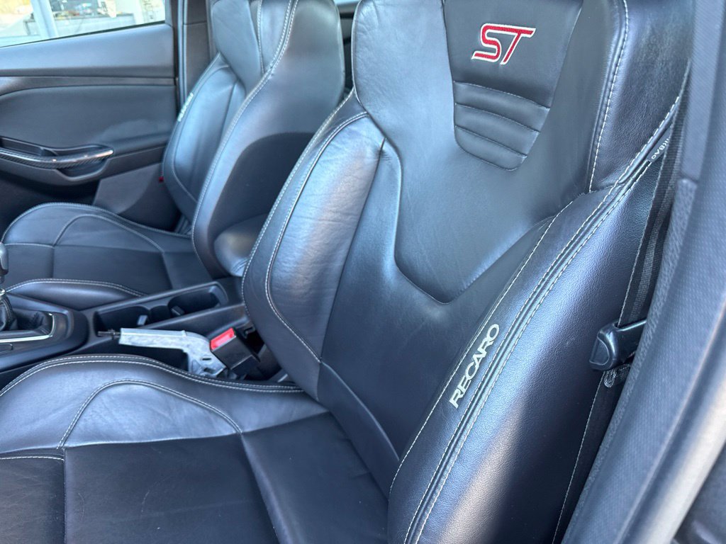 Used 2017 Ford Focus ST w/ Equipment Group 402A FWD image 29