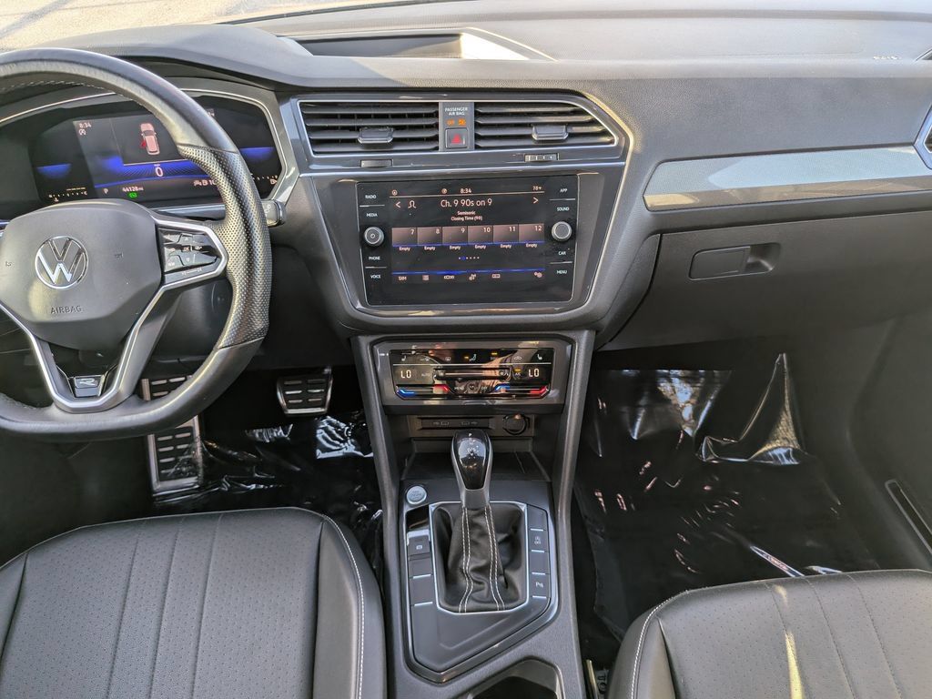 Certified 2022 Volkswagen Tiguan SE R-Line FWD image 13