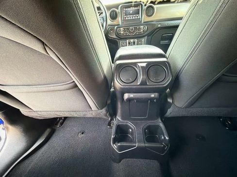 Used 2018 Jeep Wrangler Unlimited Sport S AWD/4WD image 16