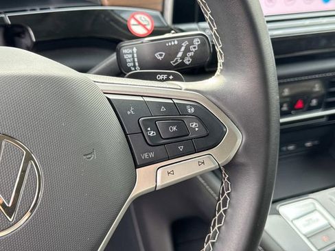 Used 2025 Volkswagen Atlas SE image 33