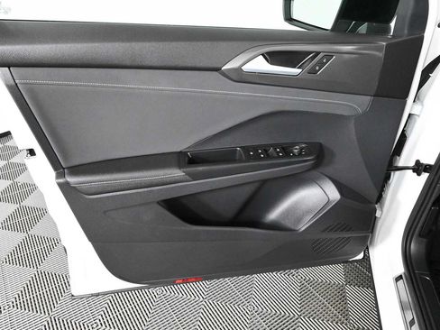 Certified 2025 Volkswagen Taos SE AWD/4WD image 17