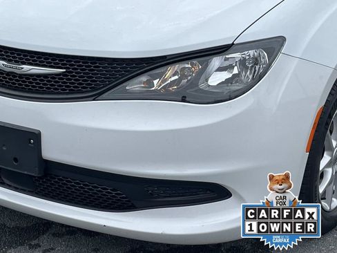 Used 2023 Chrysler Voyager LX image 9