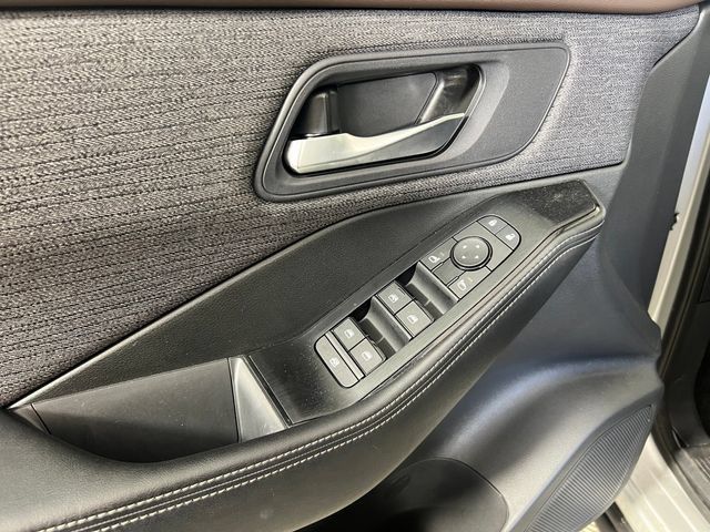 Used 2023 Nissan Rogue SV FWD image 12