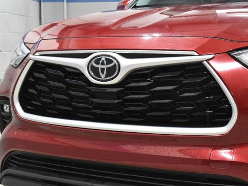 Used 2022 Toyota Highlander XLE image 33