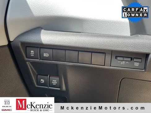 Used 2025 Toyota Sienna XLE FWD image 19