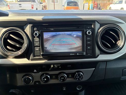 Used 2016 Toyota Tacoma SR5 w/ SR5 Appearance Package (SN) AWD/4WD image 24
