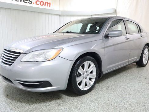 Used 2013 Chrysler 200 LX image 2
