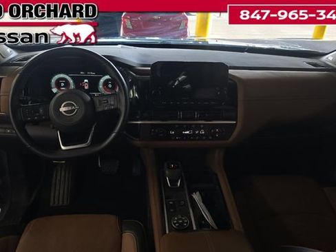 Used 2025 Nissan Pathfinder Platinum image 10