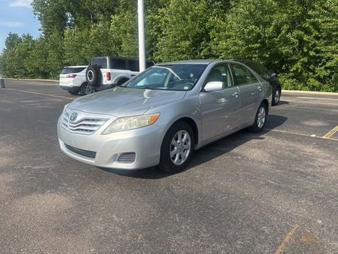 Used 2010 Toyota Camry FWD image 1