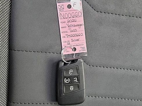 New 2026 Volkswagen Taos SE image 36