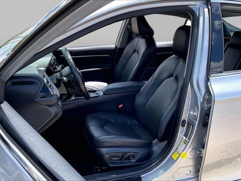 Used 2024 Toyota Camry XSE FWD image 8