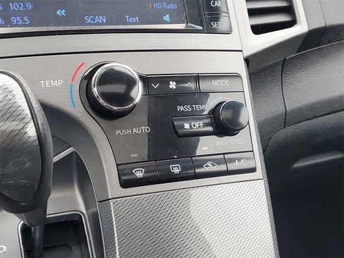 Used 2013 Toyota Venza LE image 25