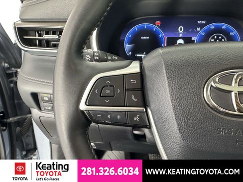 Used 2023 Toyota Highlander Limited FWD image 27