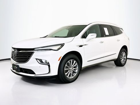 Used 2024 Buick Enclave Premium image 3