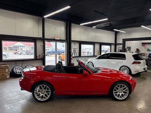 Used 2006 MAZDA MX-5 Miata Grand Touring RWD image 20