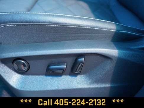Used 2025 Volkswagen Atlas SE FWD image 16