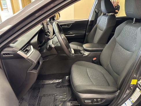 Used 2022 Toyota RAV4 XLE w/ XLE Grade Weather Package image 28
