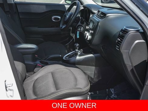 Used 2016 Kia Soul + FWD image 12