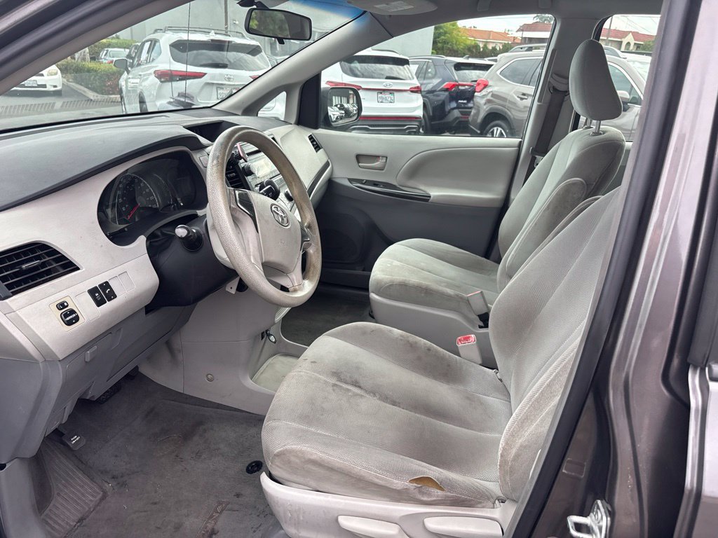 Used 2014 Toyota Sienna L FWD image 14