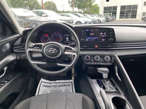 Certified 2023 Hyundai Elantra SE FWD image 10