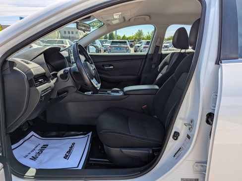 Used 2022 Nissan Sentra SV FWD image 12