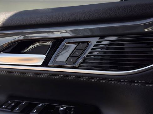 Used 2023 Jeep Wagoneer 4WD w/ Premium Group I image 26