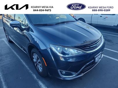 Used 2019 Chrysler Pacifica Limited w/ Advanced Safetytec Group